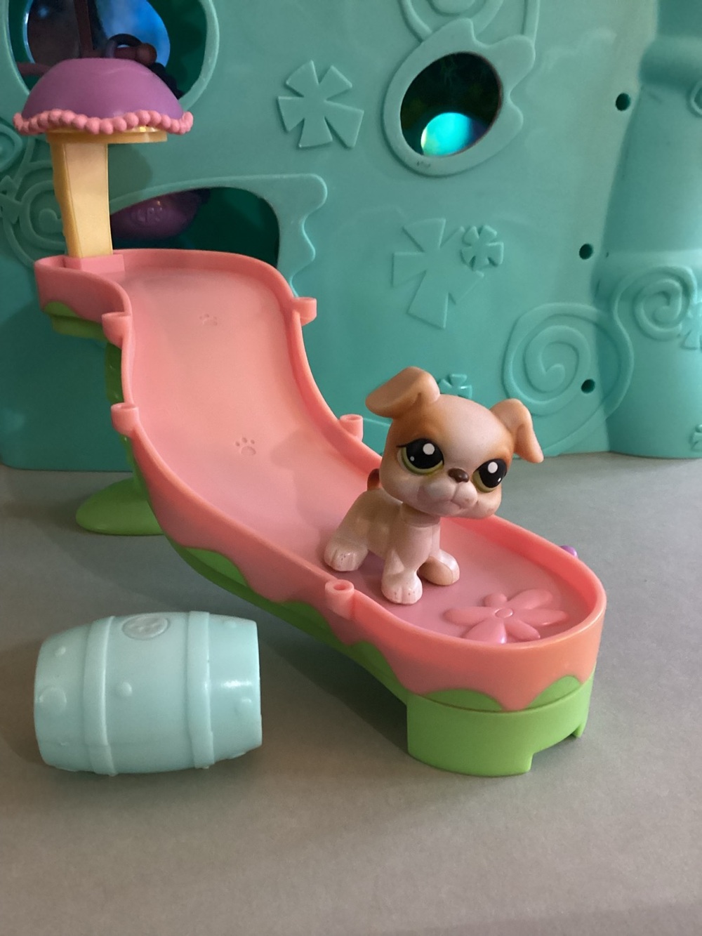 Littlest Pet Shop 2006 Super Surprise Obstacle Course Set with Boxer #235